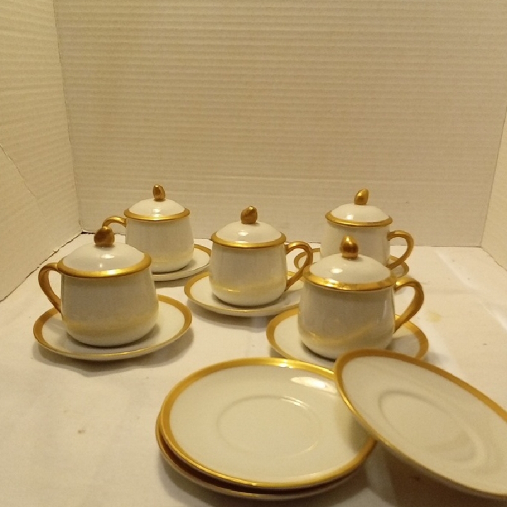 Fritz & Floyd Palais Porcelain Expresso Gold Trimmed  Set 5 Cups  Lids 8 Saucers